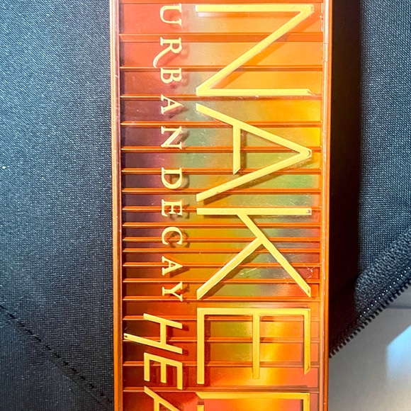 Urban Decay Heat Eyeshadow Platte - Picture 2 of 2